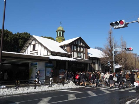 雪の原宿駅RAW
