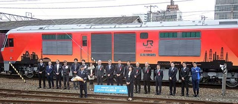 最近のラッピング車から JR貨物DF200-201と出発式でのコンテナたち