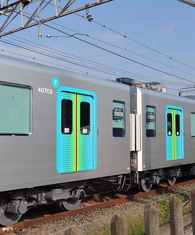 2024年の秋の西武電車……短い40000系ともっと短くて赤い4000系