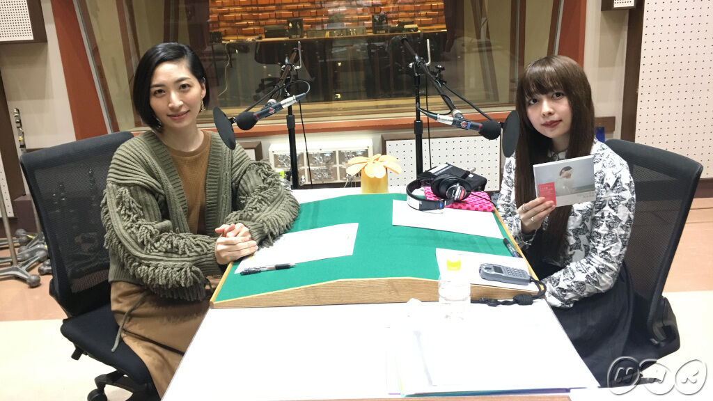 人気女性声優 腕にモップ付きの服を着る モードvip