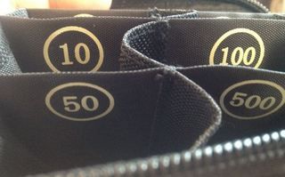 小銭入れを探していたら面白いコインホルダーを見つけた モダン空間