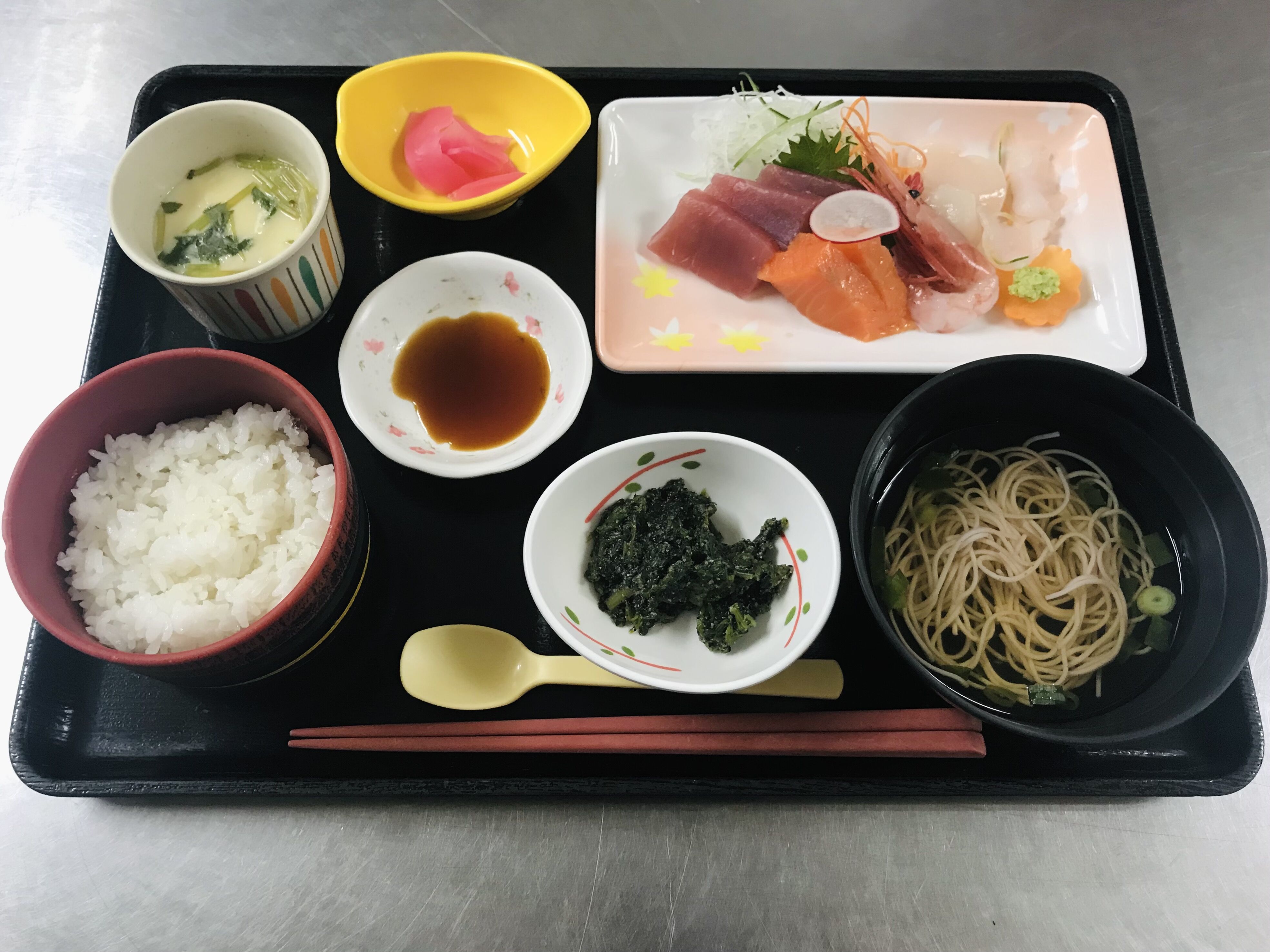 選べる 豪華なお刺身定食 みなさまこんにちは フルールハピネスはこだて デイサービスセンター フルールハピネスはこだてです