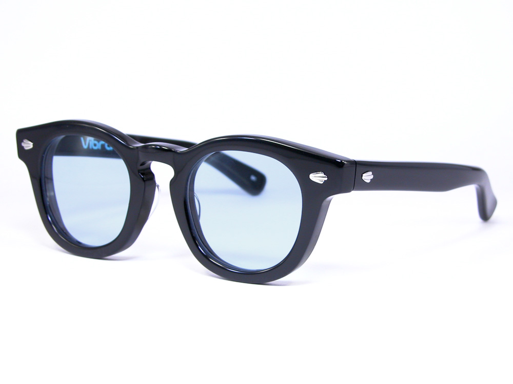 EFFECTOR × BOSS ”コラボフレーム Vibrato : メイドが接客するメガネ屋