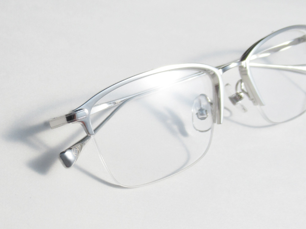 お色追加！999.9 S-171T Col.2 純麗なシルバー : メイドが接客する