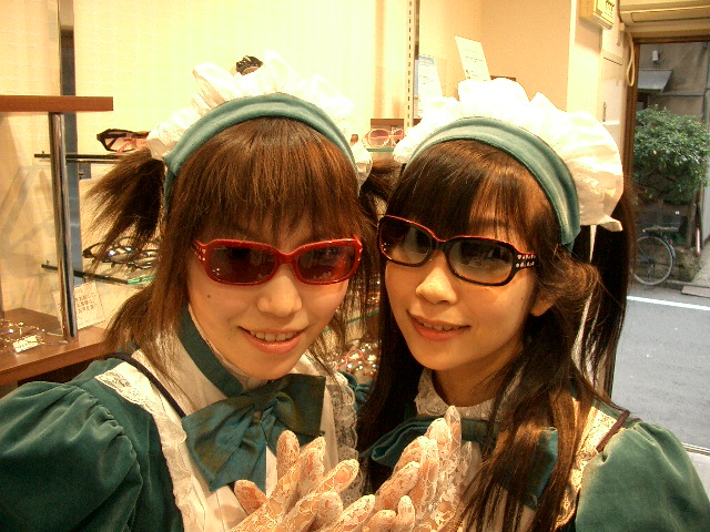 素敵な誕生日プレゼント メイドが接客するメガネ屋 キャンディフルーツ オプティカル