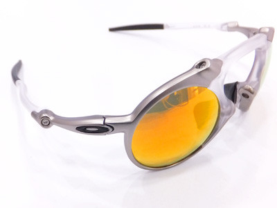 人気のモデル】OAKLEY MADMAN【再々入荷！！】 : メイドが接客する