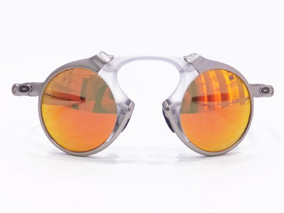 個性派OAKLEY*MADMAN*フェラーリコラボ入荷しました！ : メイドが接客 