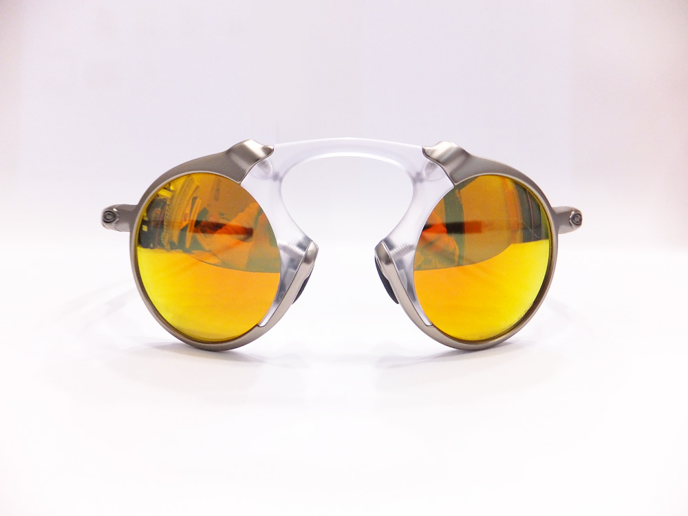 人気のモデル】OAKLEY MADMAN【再々入荷！！】 : メイドが接客する