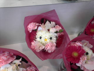キティちゃんの花束 魂の街 東京