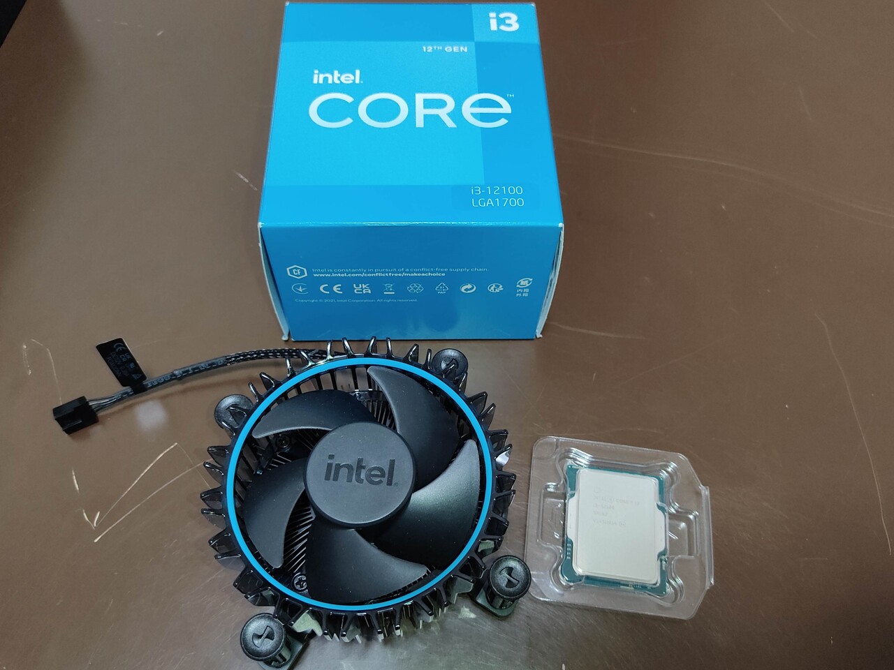 intel CPU i3 12100 購入!性能が大幅進化してて思った以上に intel CPU i3 12100 購入!性能が大幅進化してて思った以上に