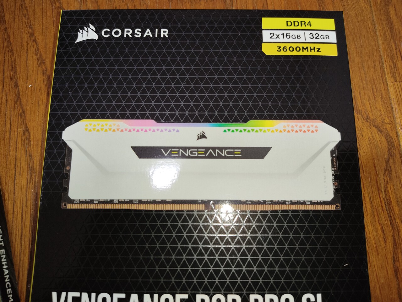 コルセアの白いLEDメモリに16GBで3600MHzが出たぞ！ VENGEANCE