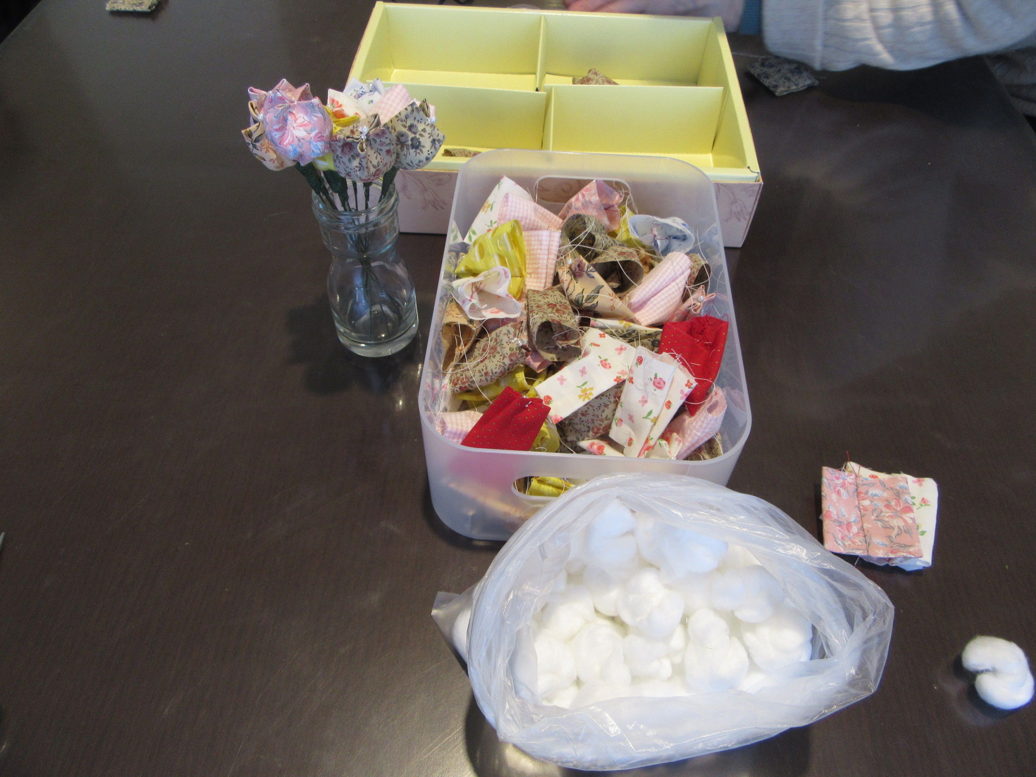 手芸サークル 布で作るチューリップ みんな元気です フルールハピネスたきかわ