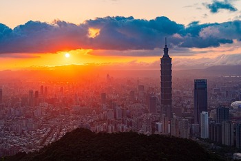 https://pixabay.com/ja/photos/日没-市-台北-街並み-6208531/