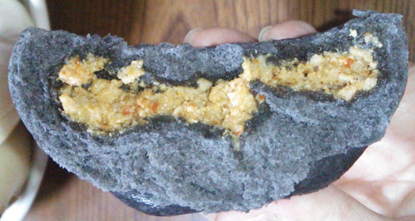 セブンイレブンで大人気の中華まん5種 食べてみた 豚まん 肉まん ピザまん エビチリまん 麻辣まん メンコスケダモノ 猫3匹とゲーマーのもふもふ生活漫画絵日記 Powered By ライブドアブログ