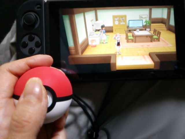 本日発売 ポケモンlet S Go ピカチュウとモンスターボールプラスが届いたよ ニンテンドースイッチ メンコスケダモノ 猫3匹とゲーマーのもふもふ生活漫画絵日記 Powered By ライブドアブログ
