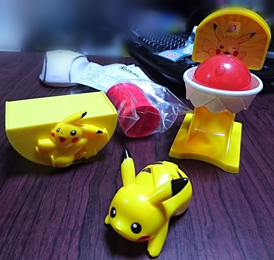 マクドナルドのハッピーセットで 走る ピカチュウダッシュを手に入れたぞ メンコスケダモノ 猫3匹とゲーマーのもふもふ生活漫画絵日記 Powered By ライブドアブログ