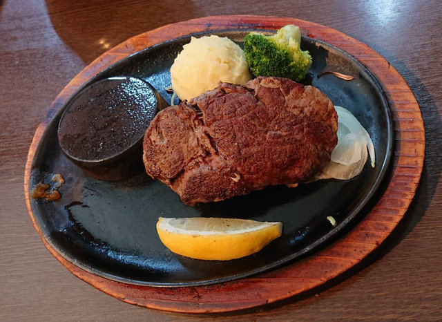 ステーキのあさくま へ行ってきました 上場記念フィレステーキ 無料サービスの誕生日ケーキでお腹いっぱい ムギとあれこれ節約日記