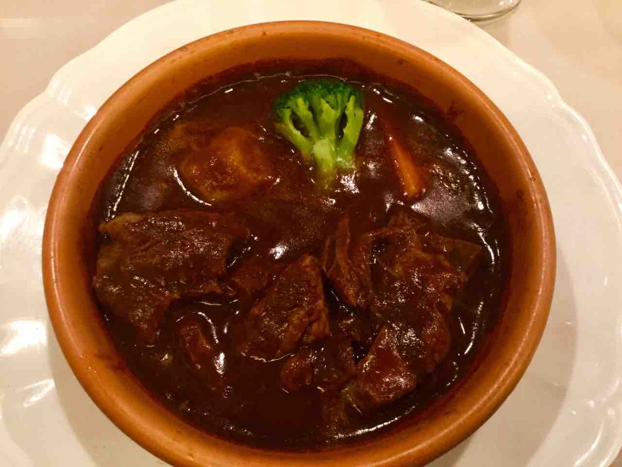 熱々ビーフスチューにテンコ盛りマッシュルームサラダ 神戸屋ダイニング Mogmog Foreignerの食べ歩き