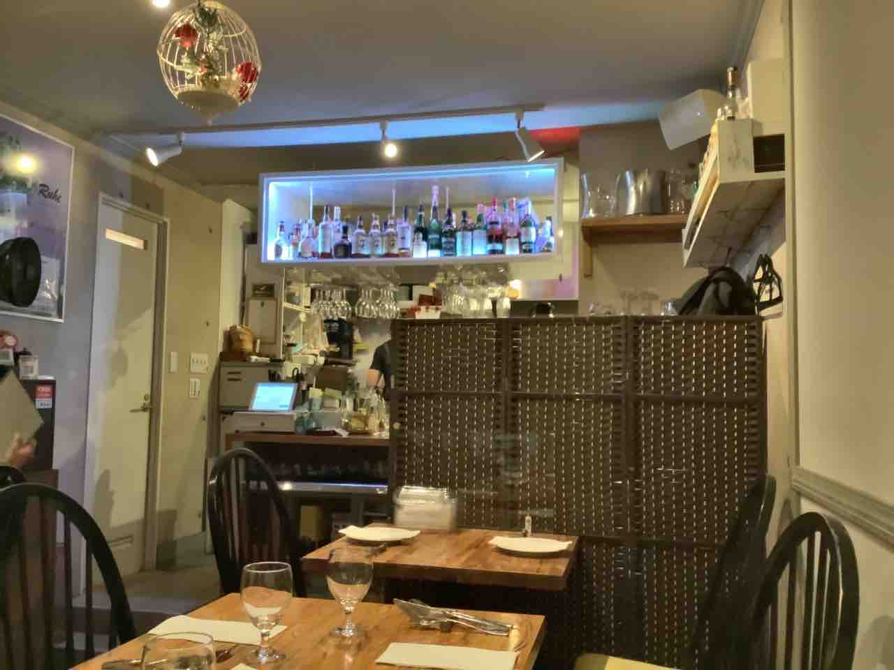 ジューシーな0グラムのスペアリブ イタリアンバル ティグリ Mogmog Foreignerの食べ歩き