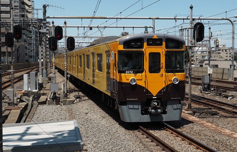 西武のネタ電を撮る : モハメイドペーパーの 何が出てくるか 2.2