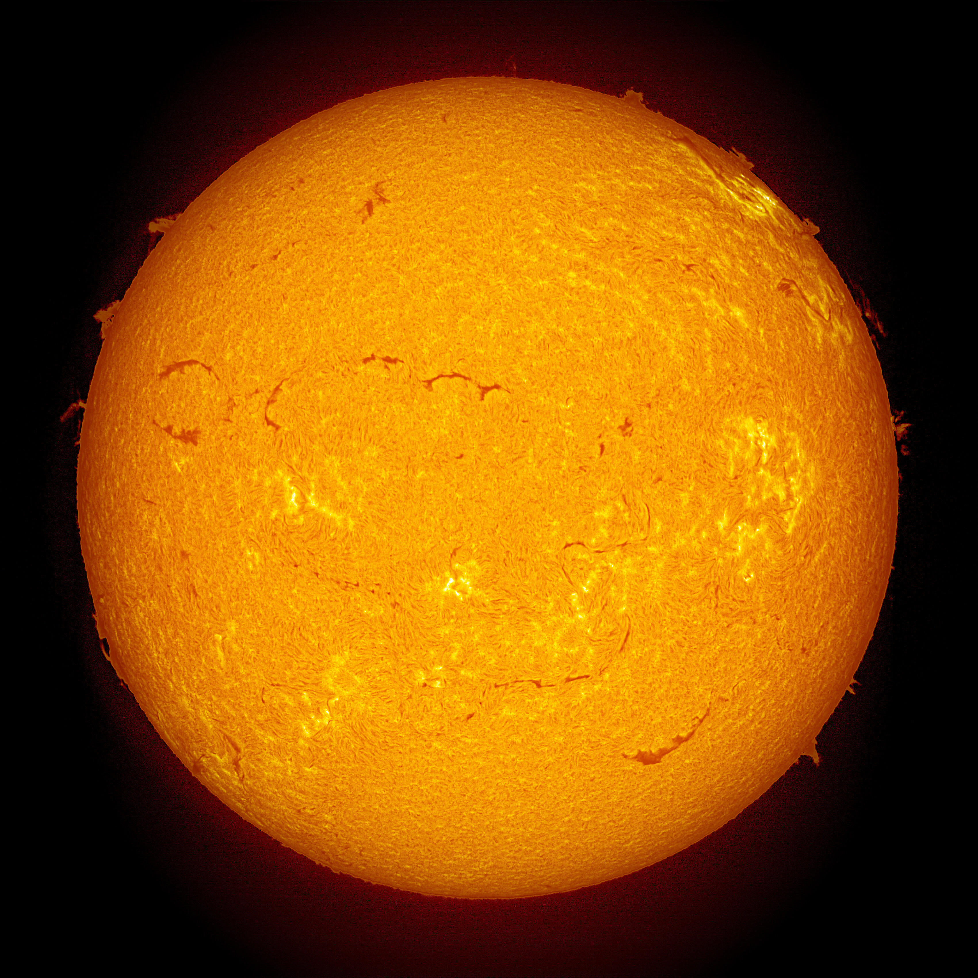 太陽様 太陽の爆発にそっくり？ 超巨大ブラックホールからのガス噴出をXRISMが