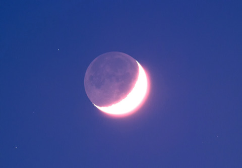 MOON_LIGHT_Tv10s_100iso_+32c_20170529-19h35m10s790ms_cut