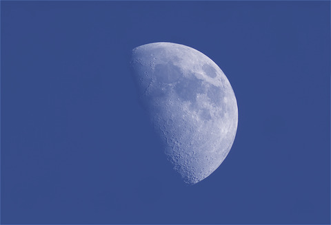 2017-08-30-0904_7-RGB-Moon_lapl5_ap7907_r_mod