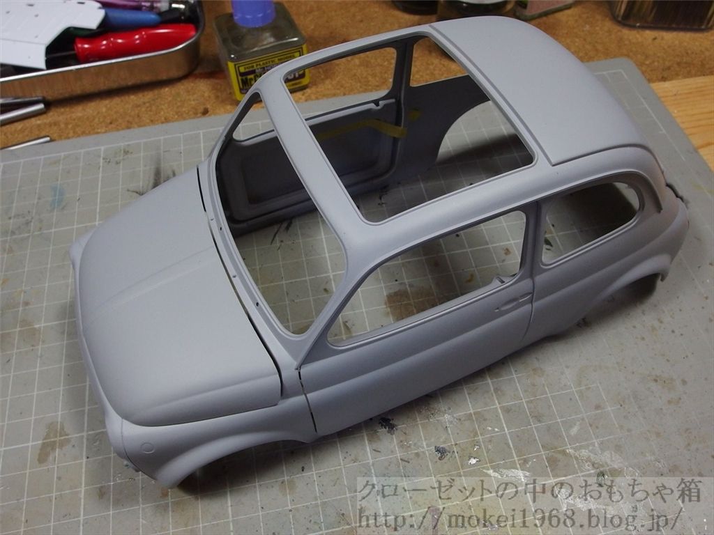 イタレリ 1/12 FIAT 500F その2 : クローゼットの中のフィギュア達