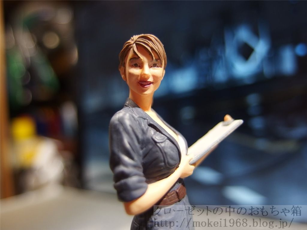 ブリックワークス　マルティナ技士　1/20 台座付き　完成品 ブリックワークス Ma.K. 1/20 女性整備士(B)マルティナ技士 塗装