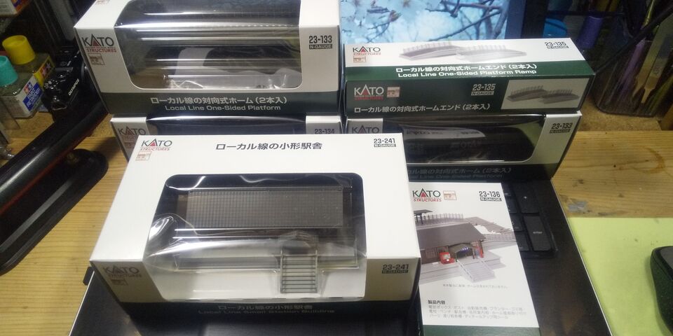 KATO ローカル線の小形駅舎 久しぶりのストラクチャーを KATO ローカル線の小形駅舎 久しぶりのストラクチャーを