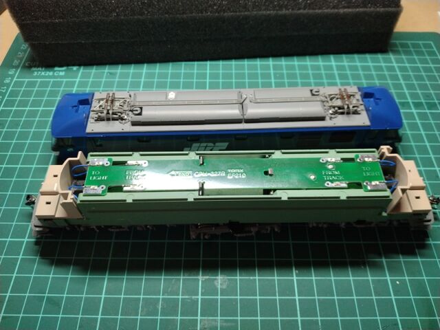 TOMIX HO EF210 0番台 入線工事 : クローゼットの中の鉄道模型 TOMIX HO EF210 0番台 入線工事 : クローゼットの中の鉄道模型