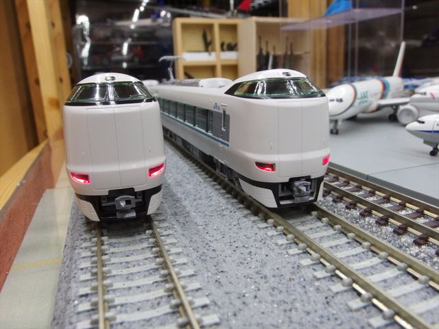 KATOとTOMIX 287系車両比較 : クローゼットの中の鉄道模型