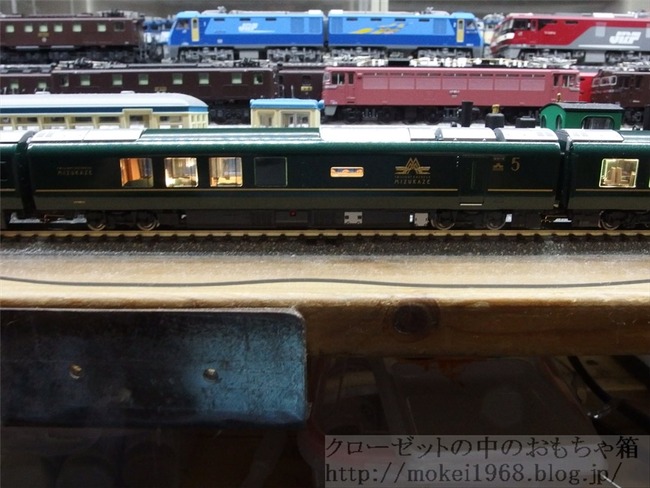 OLY77495_R