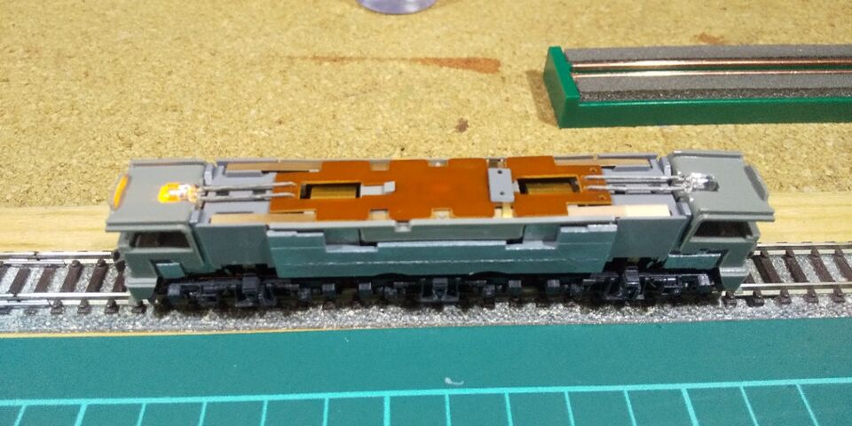 展示車両のメンテナンス : クローゼットの中の鉄道模型