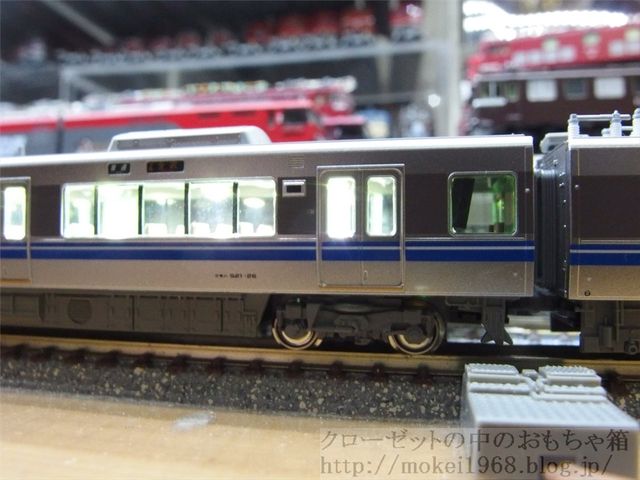 KATO 521系(2次車) テープLEDを使用した自作室内灯取付 : クローゼット