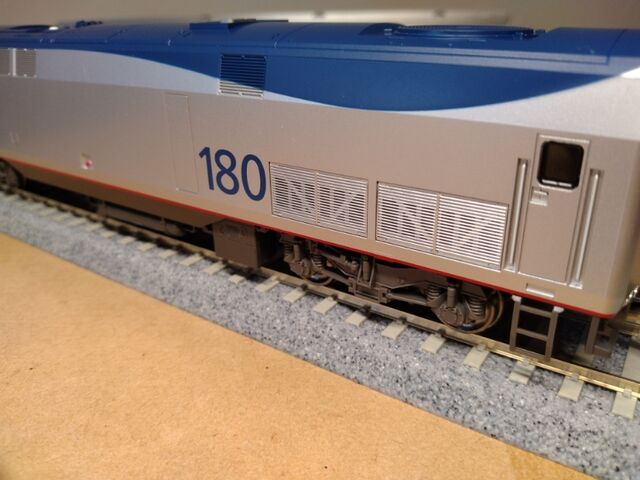 KATO HO Amtrak GE P42 PHASEⅤ #180 機関車 : クローゼットの中の鉄道模型