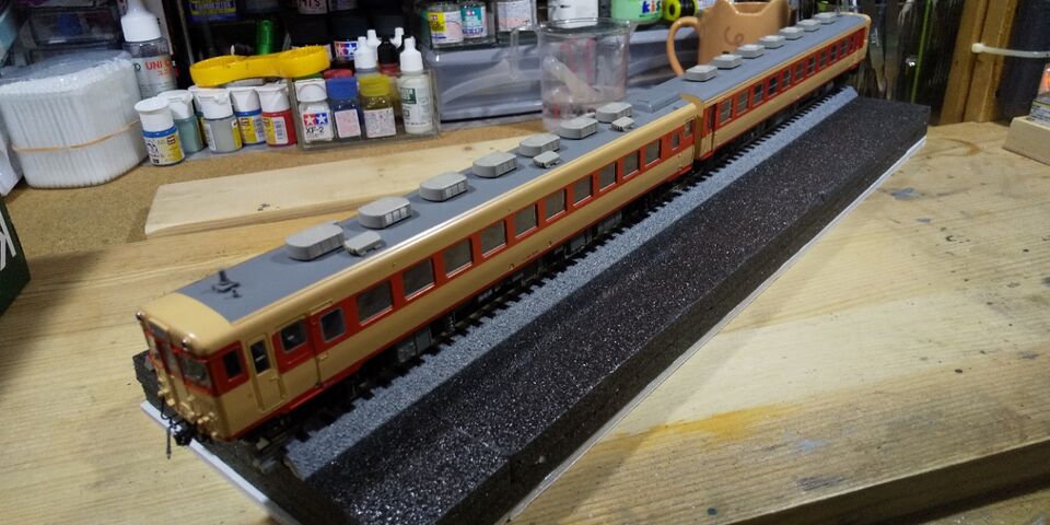 HOサイズと思われる　車両まとめて HOゲージ用車両撮影用ジオラマを考える : クローゼットの中の鉄道模型