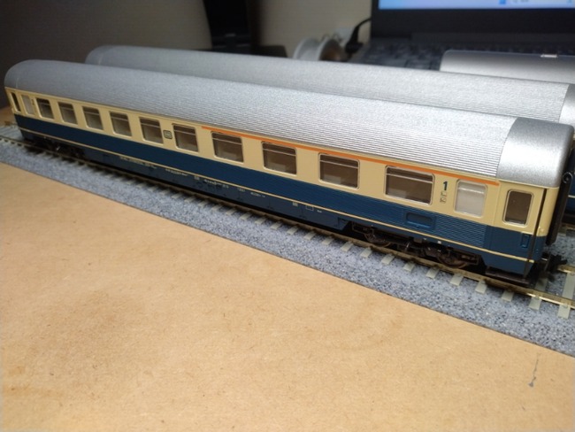 ドイツ鉄道 客車導入 ROCO製タルキスブルー客車 : クローゼットの中の