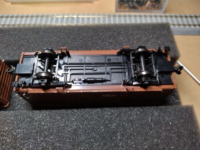 HOゲージ 連結器一斉交換 : クローゼットの中の鉄道模型