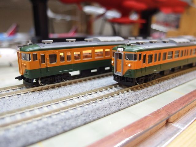 TOMIX 113系2000 近郊形電車 湘南色 再販品2015.02 と 旧ロット品