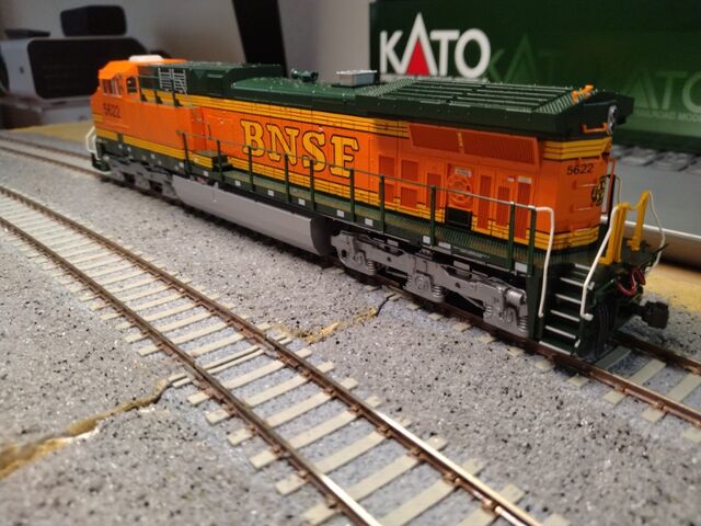 N AC4400CW BNSF – Kato USA Online Store