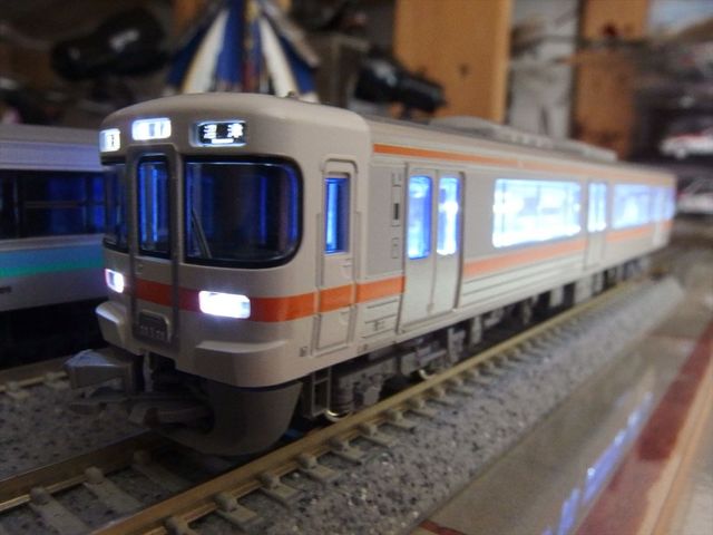 KATO 313系 自作テープLED室内灯取付 前編 : クローゼットの中の鉄道模型