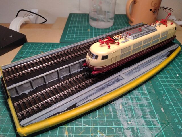 ディスプレイケースで車両展示用ジオラマ その2 : クローゼットの中の