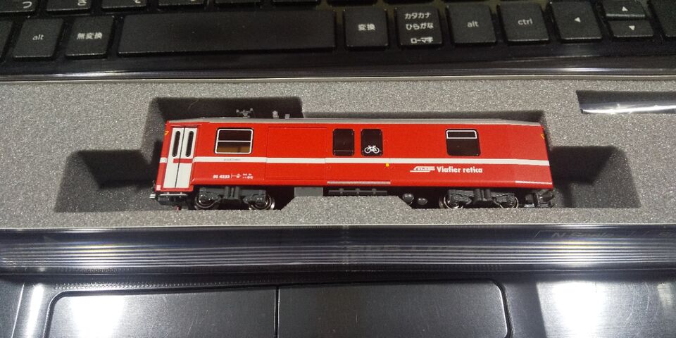 KATO アルプスの赤い客車 EW I & 電源荷物車 : クローゼットの中の鉄道模型