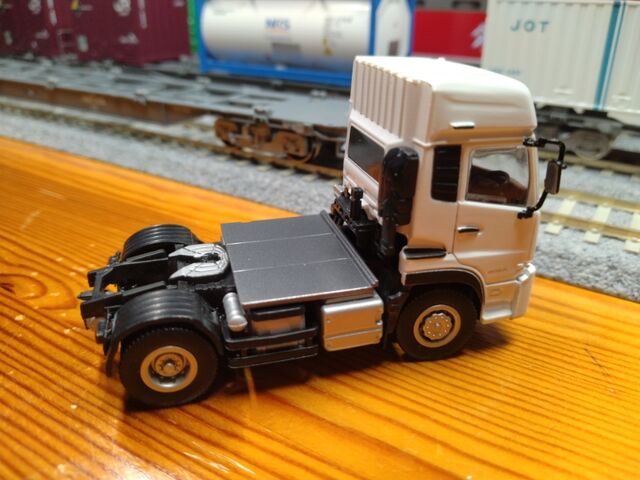 KTM 1/80 ISUZU GIGA＋鉄道コンテナ積載用セミトレーラー その2