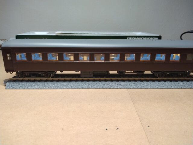 KATO HO オハ35 茶 : クローゼットの中の鉄道模型