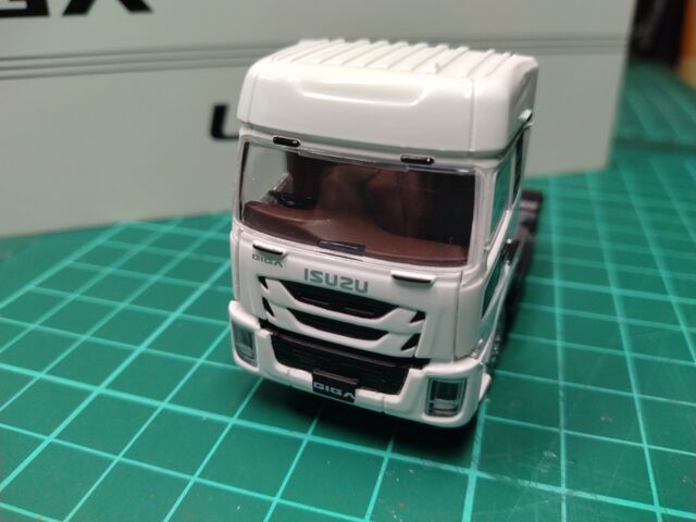 KTM 1/80 ISUZU GIGA＋鉄道コンテナ積載用セミトレーラー