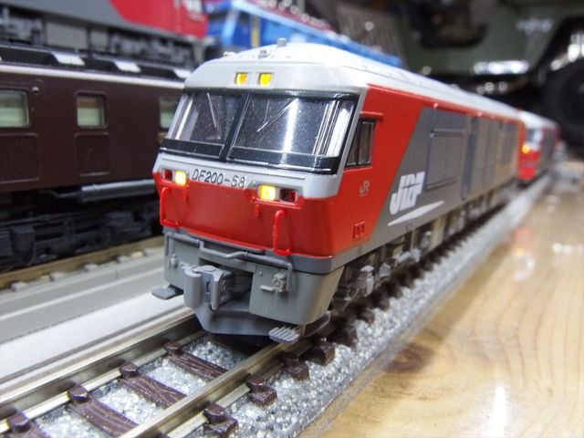 Nゲージ鉄道模型 KATO DF200 常点灯対応コンデンサ容量交換