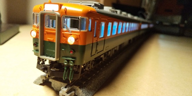 KATO HO 165系 自作室内灯とパーツ取付 : クローゼットの中の鉄道