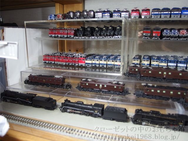 NゲージとHOゲージ : クローゼットの中の鉄道模型